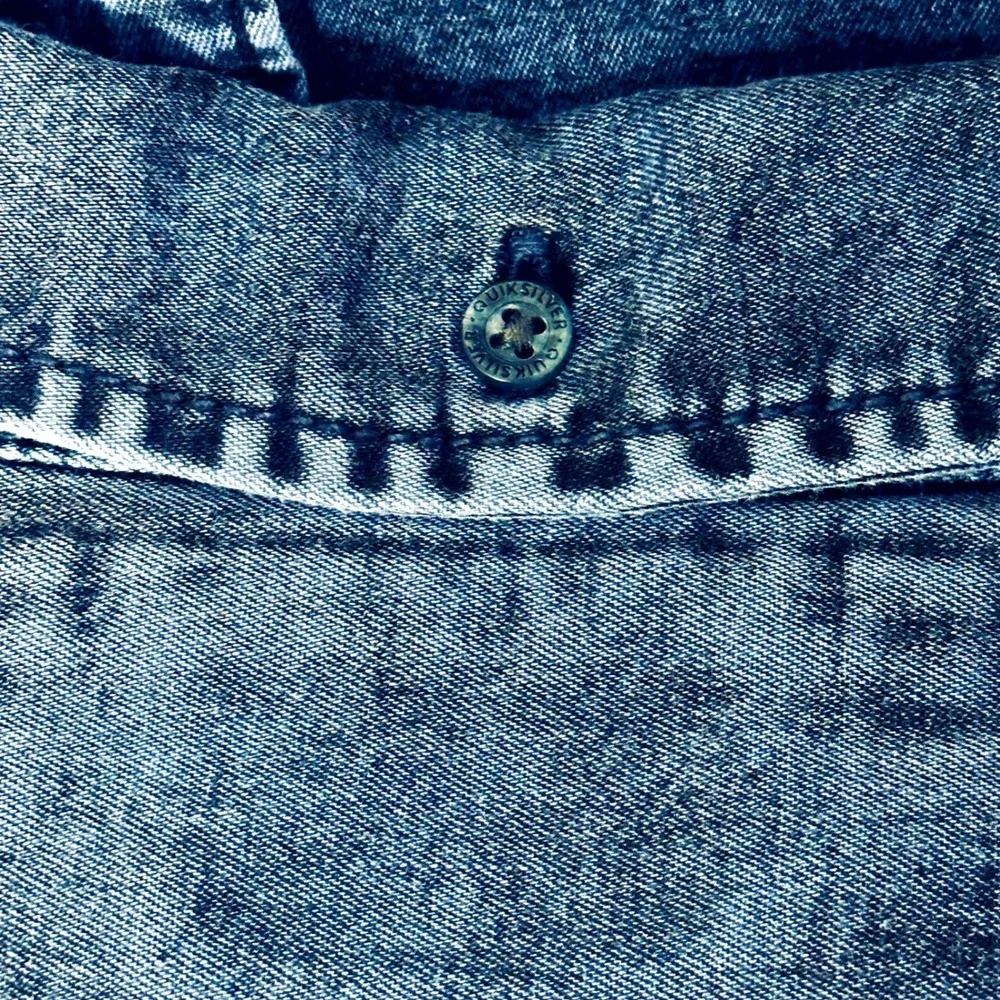 Quiksilver Men's Short Sleeve Denim Blue Chambray Button-Up Shirt Modern Fit XXL